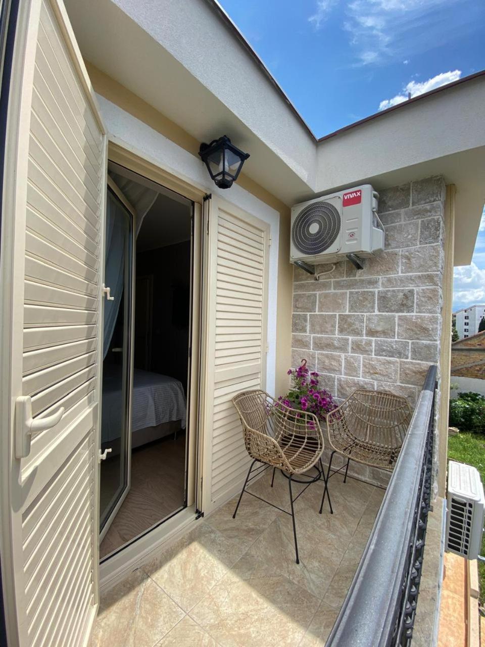 Apartman Tara Tivat Buitenkant foto
